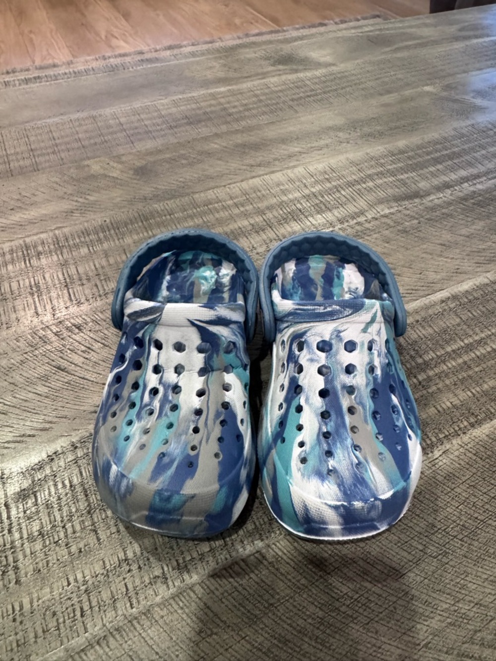 Kids Joybees Clogs- size 9